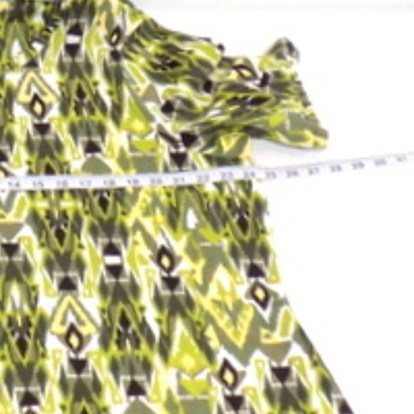 D & Co. Woman's Multicolor Abstract Design Short Sleeve Pullover Top – Size: 1X - Picture 7 of 10